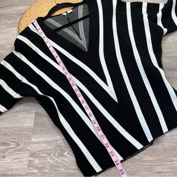 Anthropologie moth vertical stripe v neck sweater black & white womens size XS - Picture 4 of 8